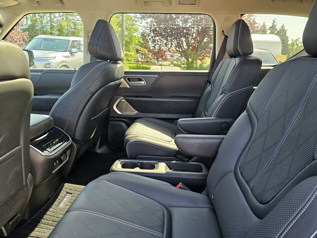 Used 2025 INFINITI QX80 Sensory w/ Premium Cargo Package AWD/4WD image 21