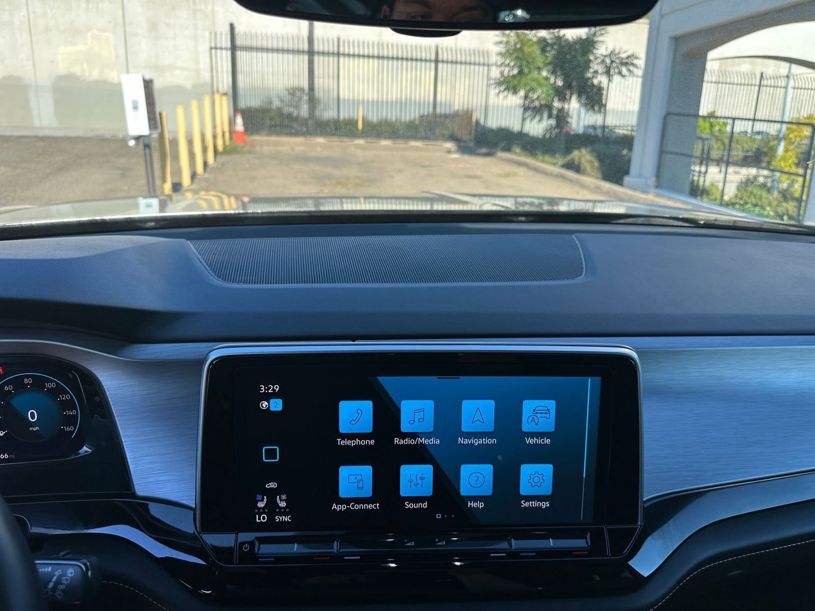 Used 2025 Volkswagen Atlas Cross Sport SE image 18