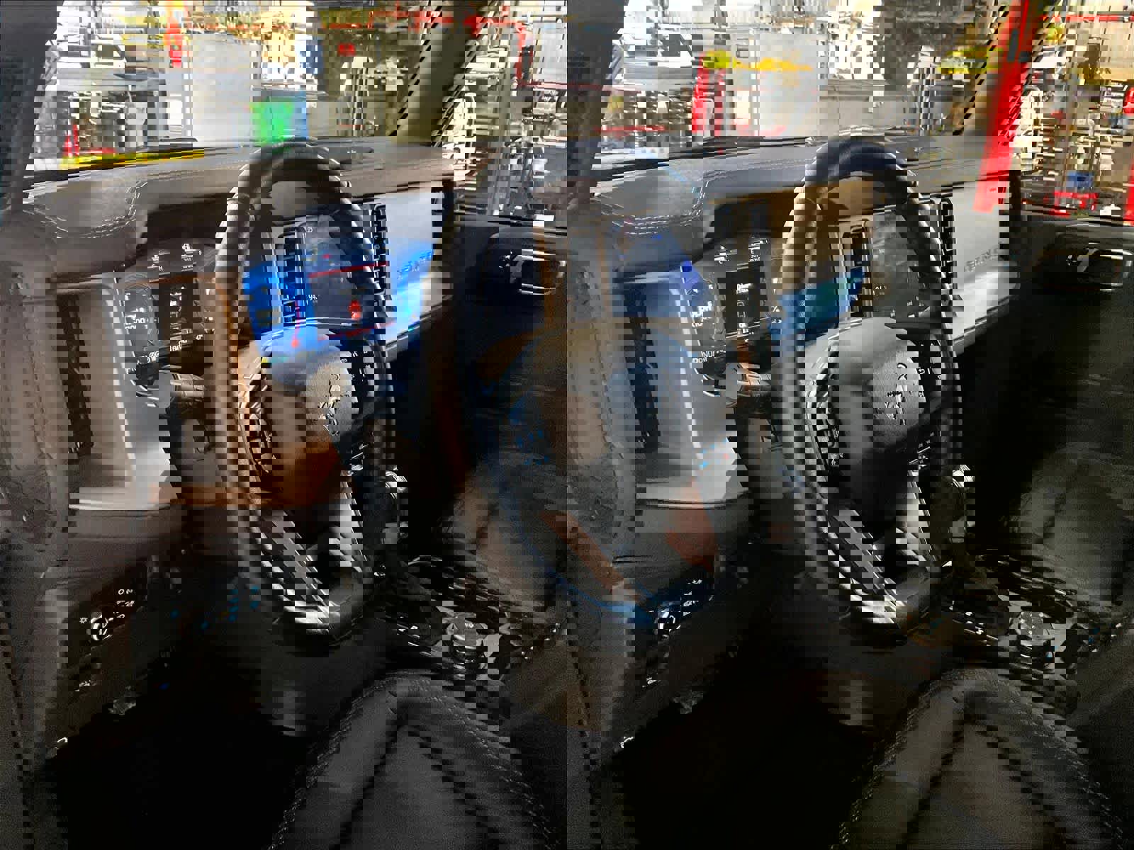 Used 2025 Ford Bronco Outer Banks image 8