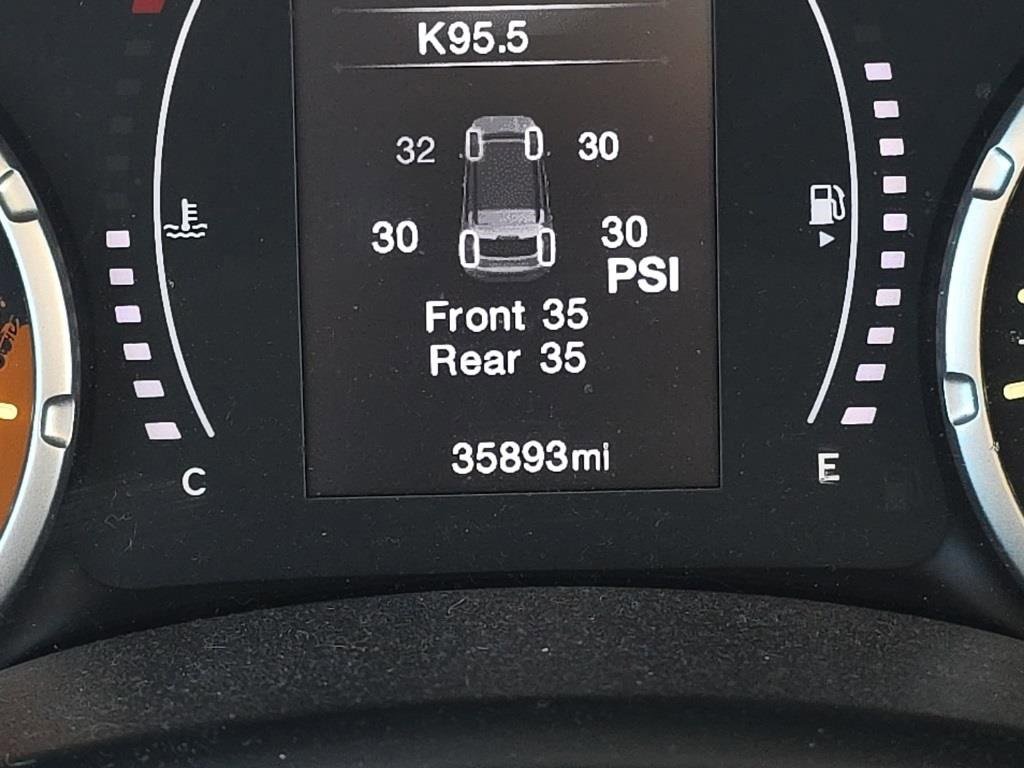 Used 2017 Jeep Renegade Latitude w/ Popular Equipment Group image 23