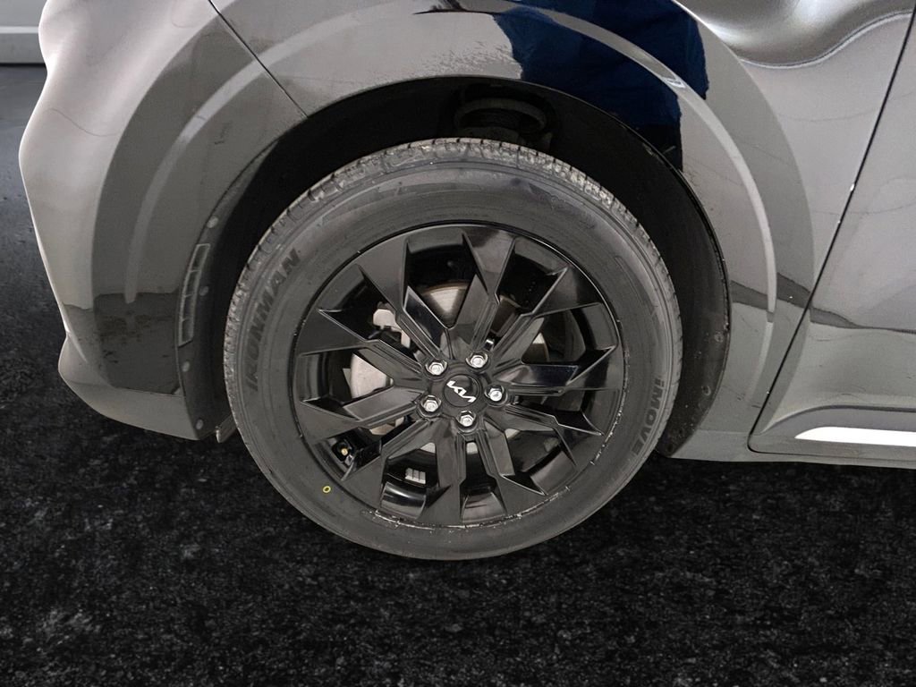 Used 2022 Kia Carnival SX Prestige image 27