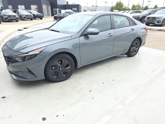 Used 2021 Hyundai Elantra SEL FWD image 2