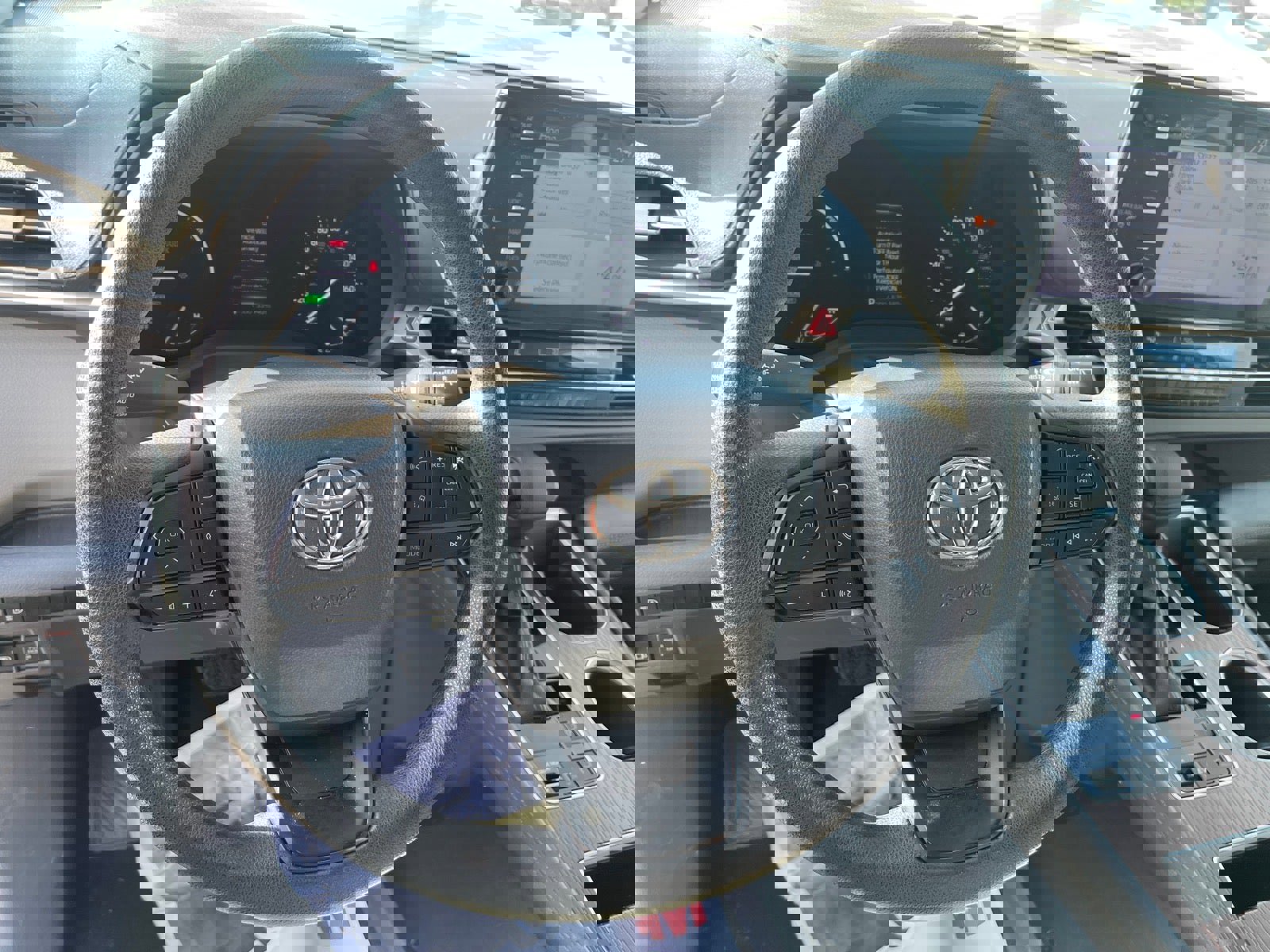 Used 2024 Toyota Sienna LE image 9