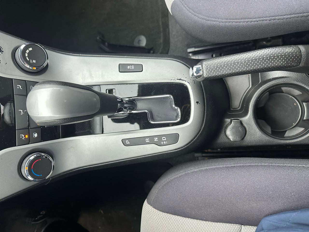 Used 2013 Chevrolet Cruze LS image 13