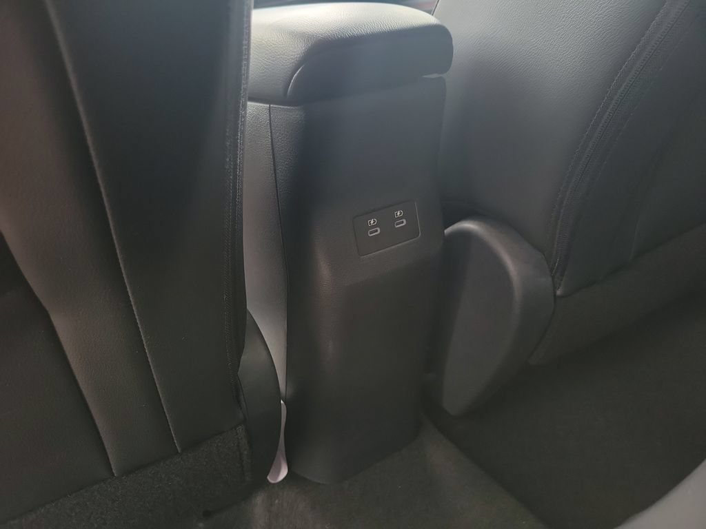 Used 2025 Nissan Kicks SR AWD/4WD image 26