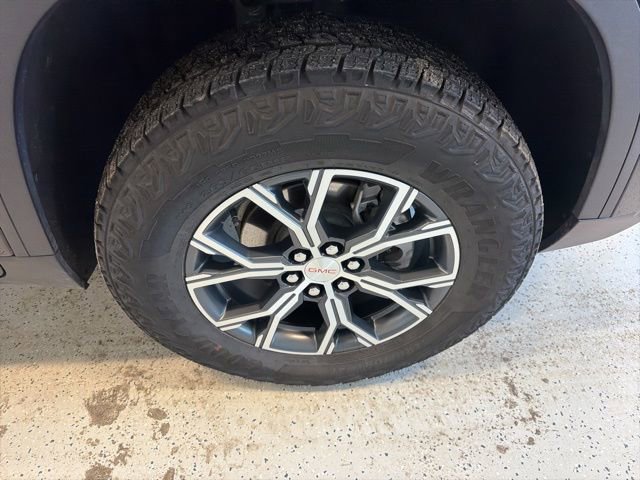 Used 2025 GMC Acadia AT4 w/ Luxury Package image 13