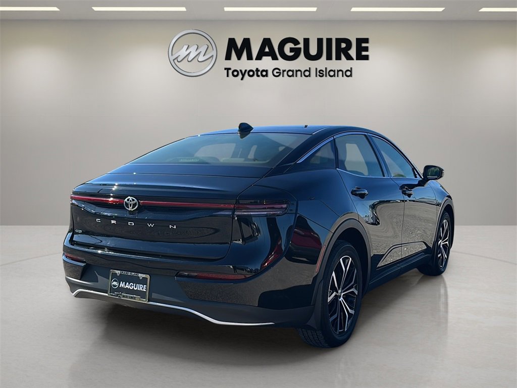 Used 2023 Toyota Crown XLE image 6
