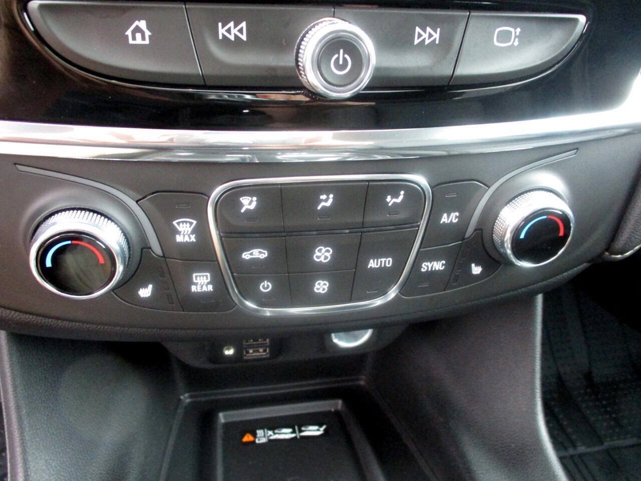Used 2023 Chevrolet Traverse LT AWD/4WD image 10