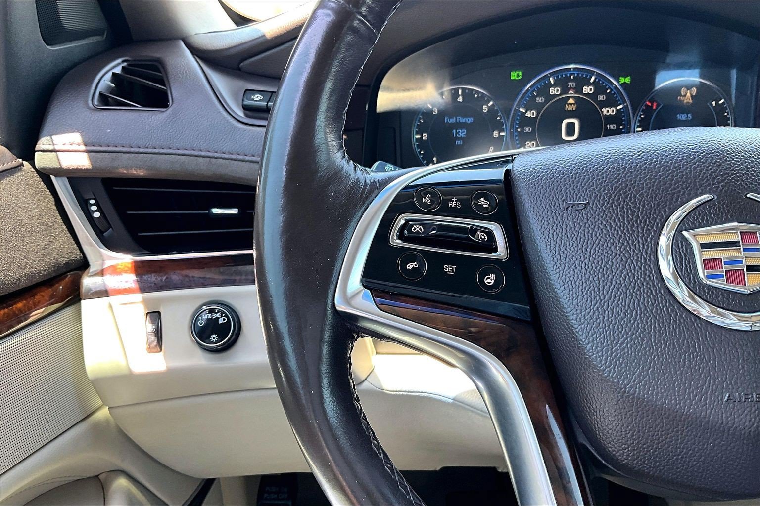 Used 2015 Cadillac Escalade ESV Luxury AWD/4WD image 19