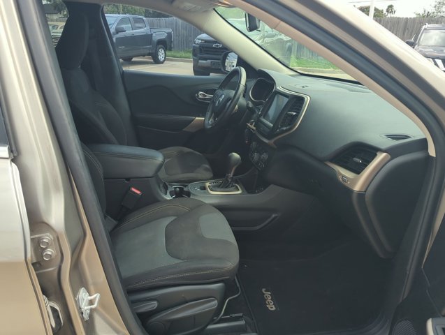 Used 2017 Jeep Cherokee Latitude FWD image 20