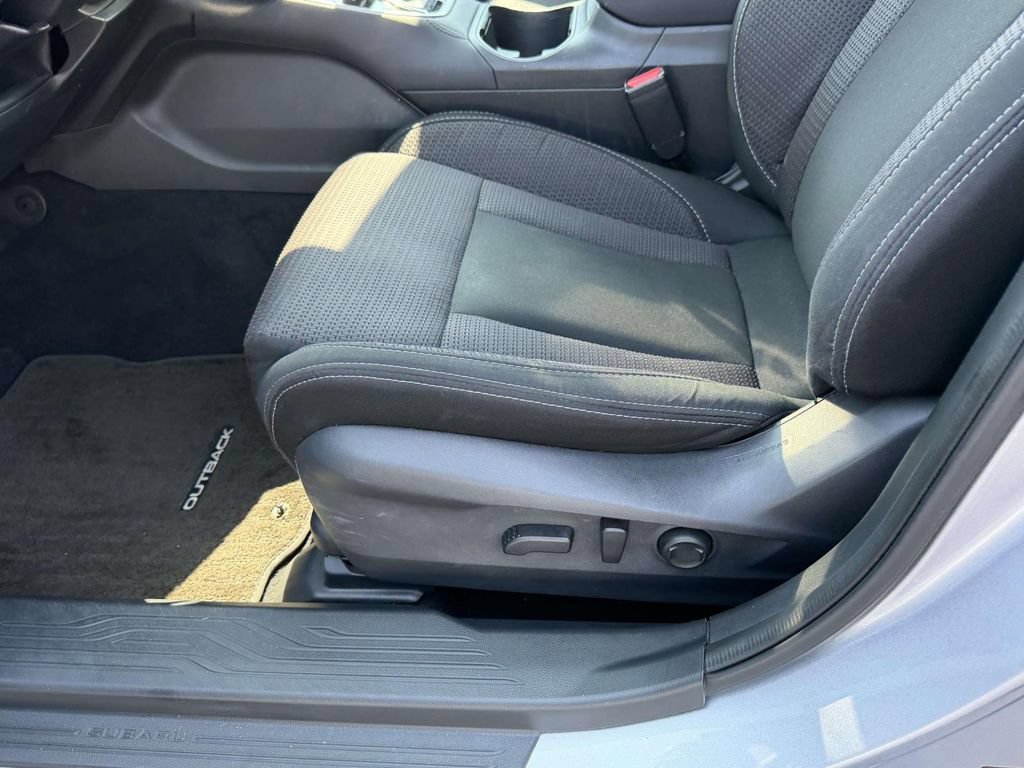 Certified 2025 Subaru Outback Premium AWD/4WD image 18