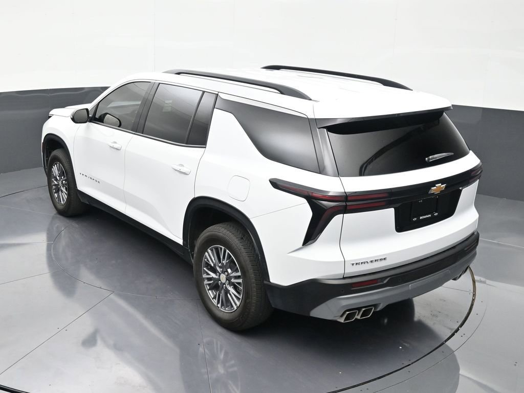 Used 2025 Chevrolet Traverse LT FWD image 14