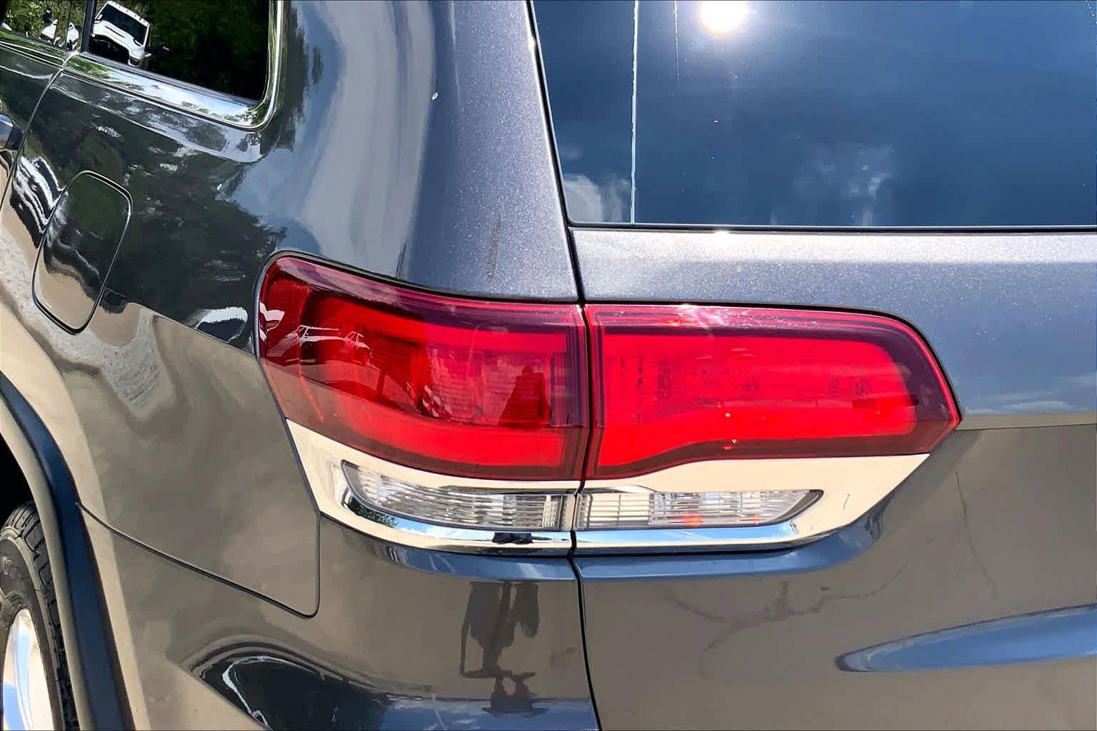 Used 2021 Jeep Grand Cherokee Laredo RWD image 28