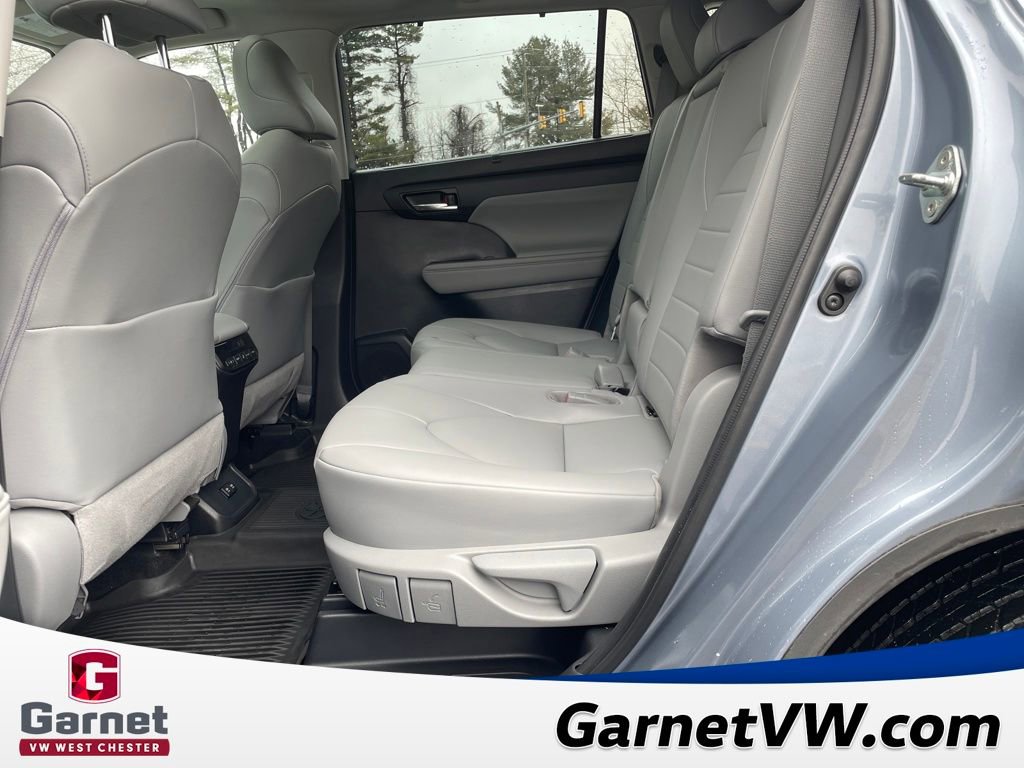 Used 2020 Toyota Highlander XLE image 26