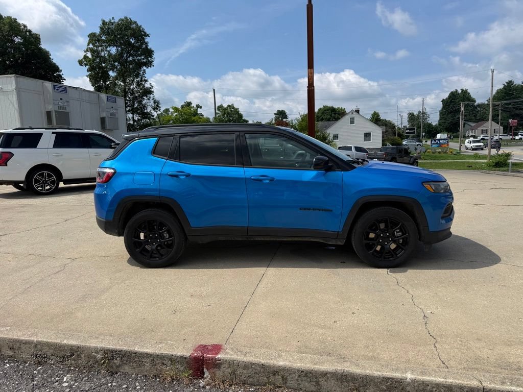 Used 2024 Jeep Compass Latitude w/ Altitude Special Edition AWD/4WD image 5