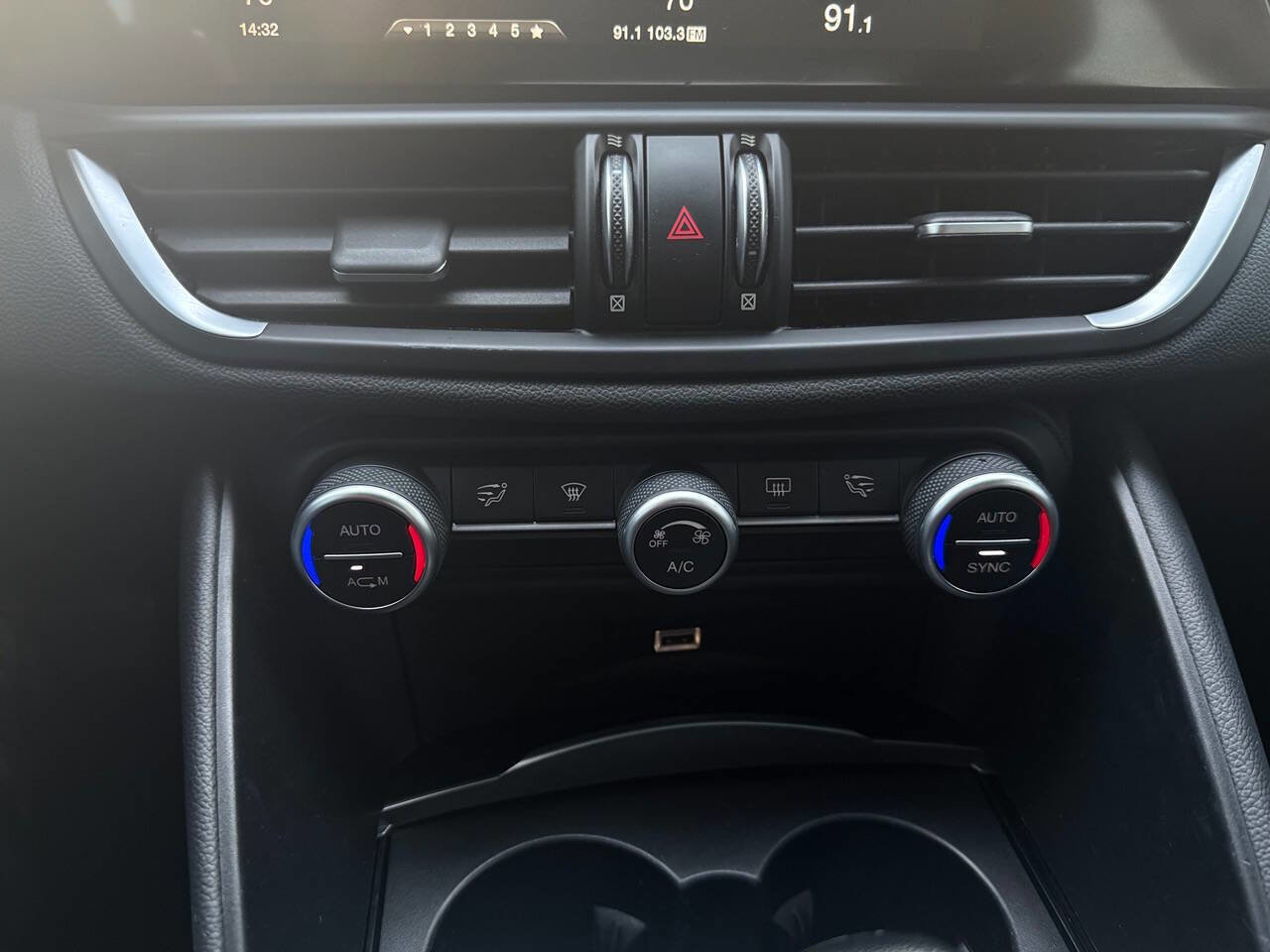 Used 2019 Alfa Romeo Giulia image 19