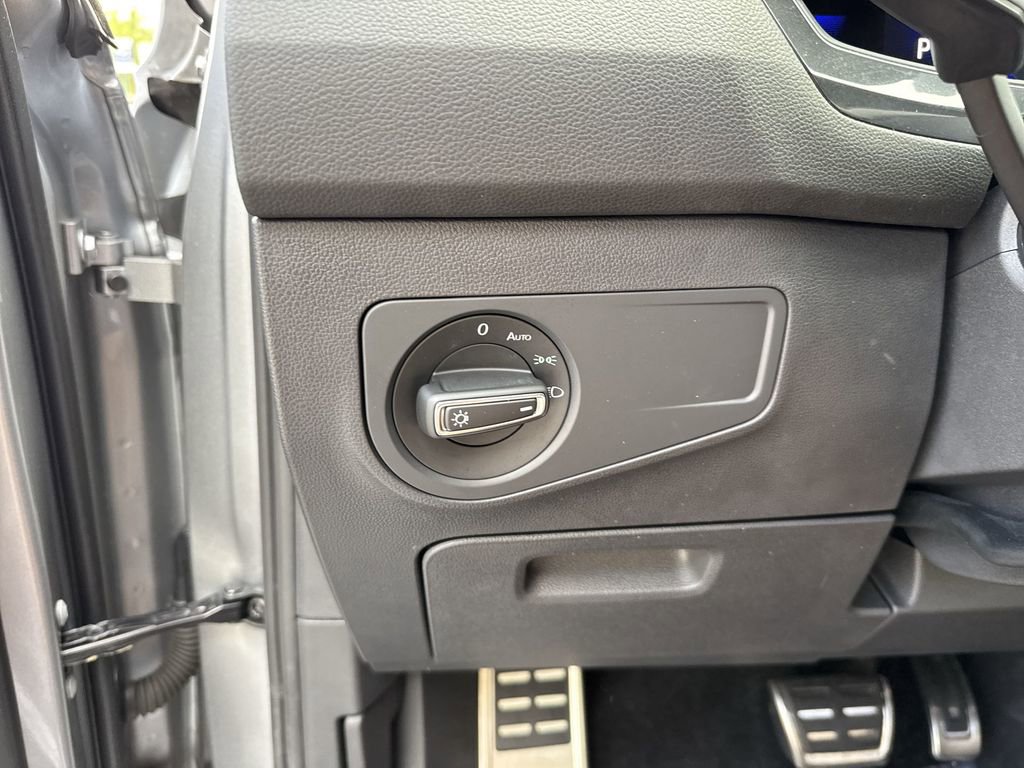 Used 2023 Volkswagen Tiguan SE R-Line image 57