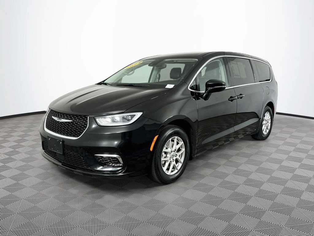 Certified 2024 Chrysler Pacifica Touring-L FWD image 5