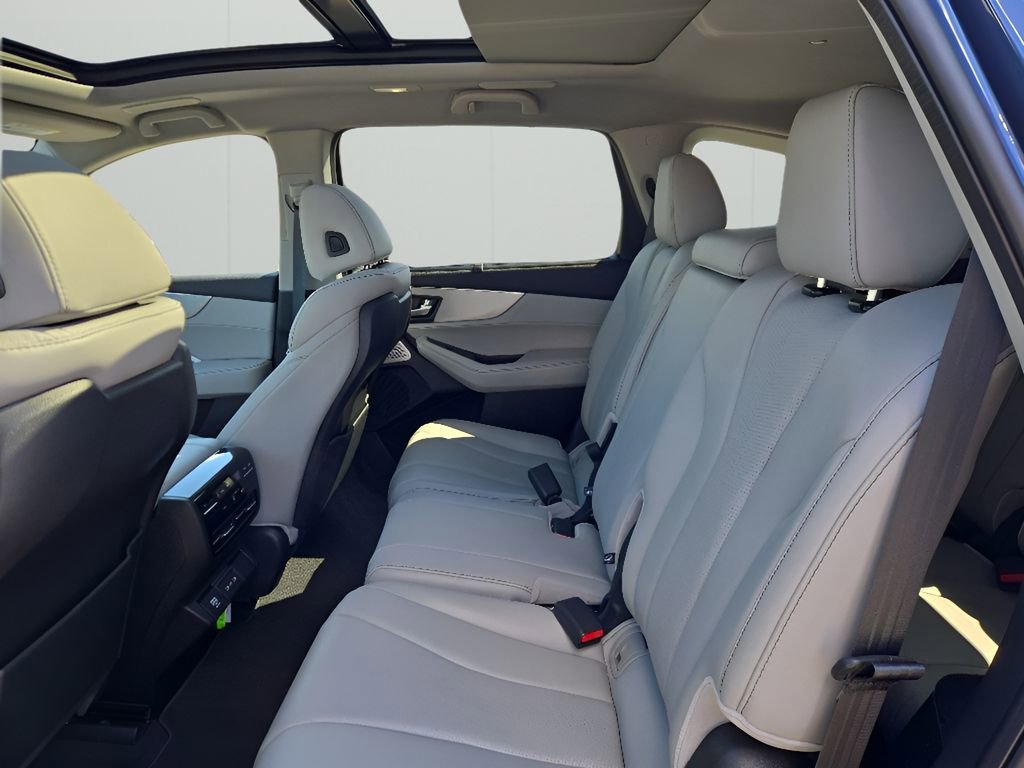 Used 2025 Acura MDX SH-AWD w/ Technology Package image 12
