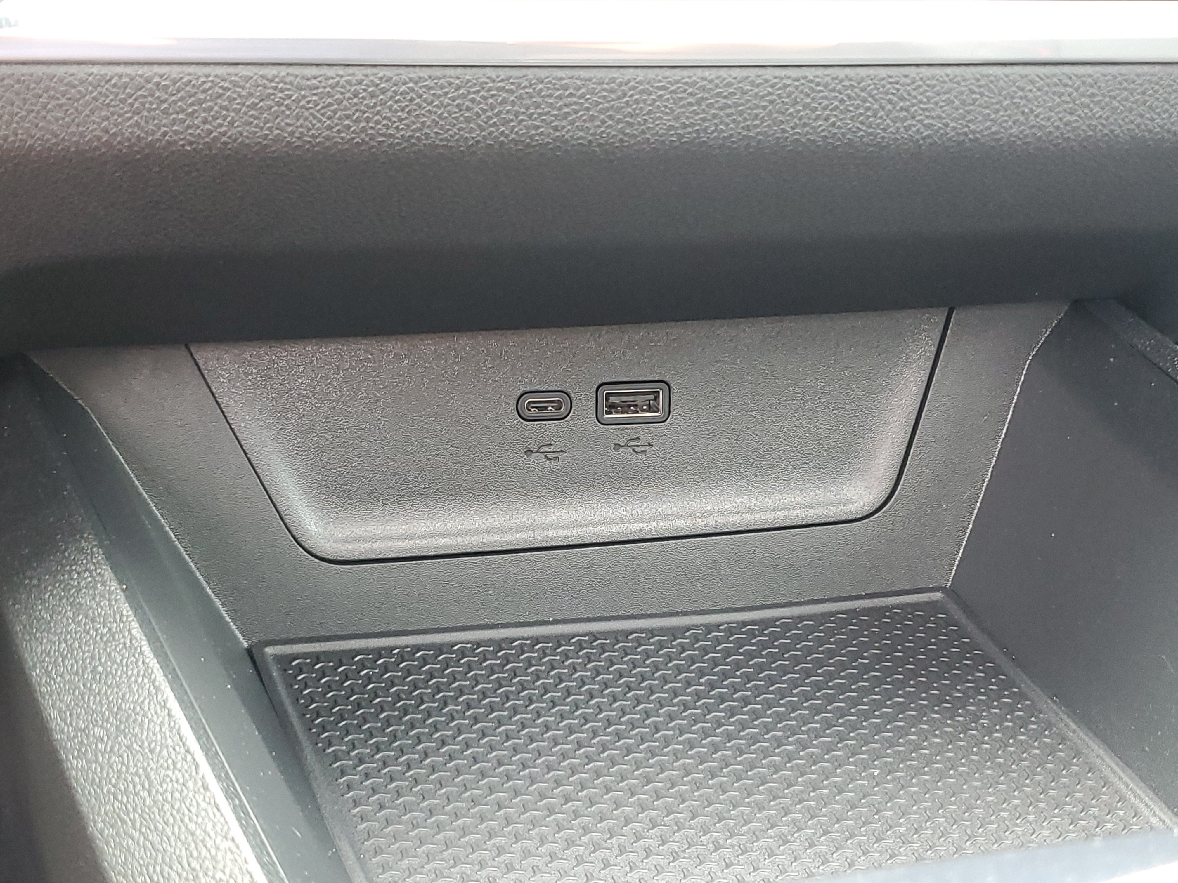 Used 2026 Chevrolet Equinox RS w/ LPO, Floor Liner Package AWD/4WD image 29