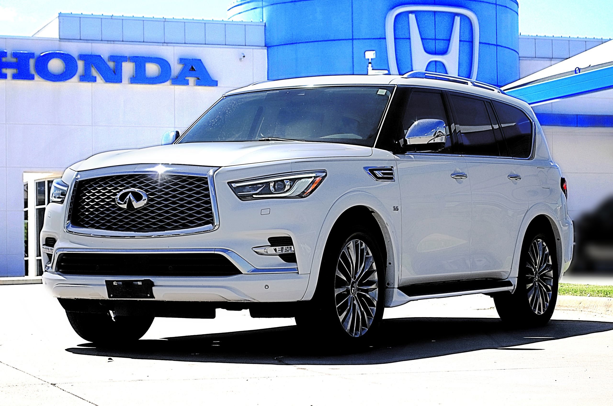 Used 2019 INFINITI QX80 Luxe w/ Proactive Package image 1