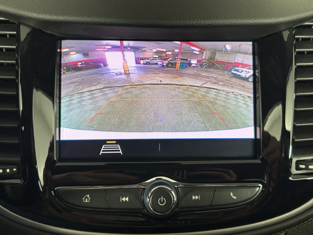 Used 2020 Chevrolet Trax LT w/ Driver Confidence Package FWD image 17