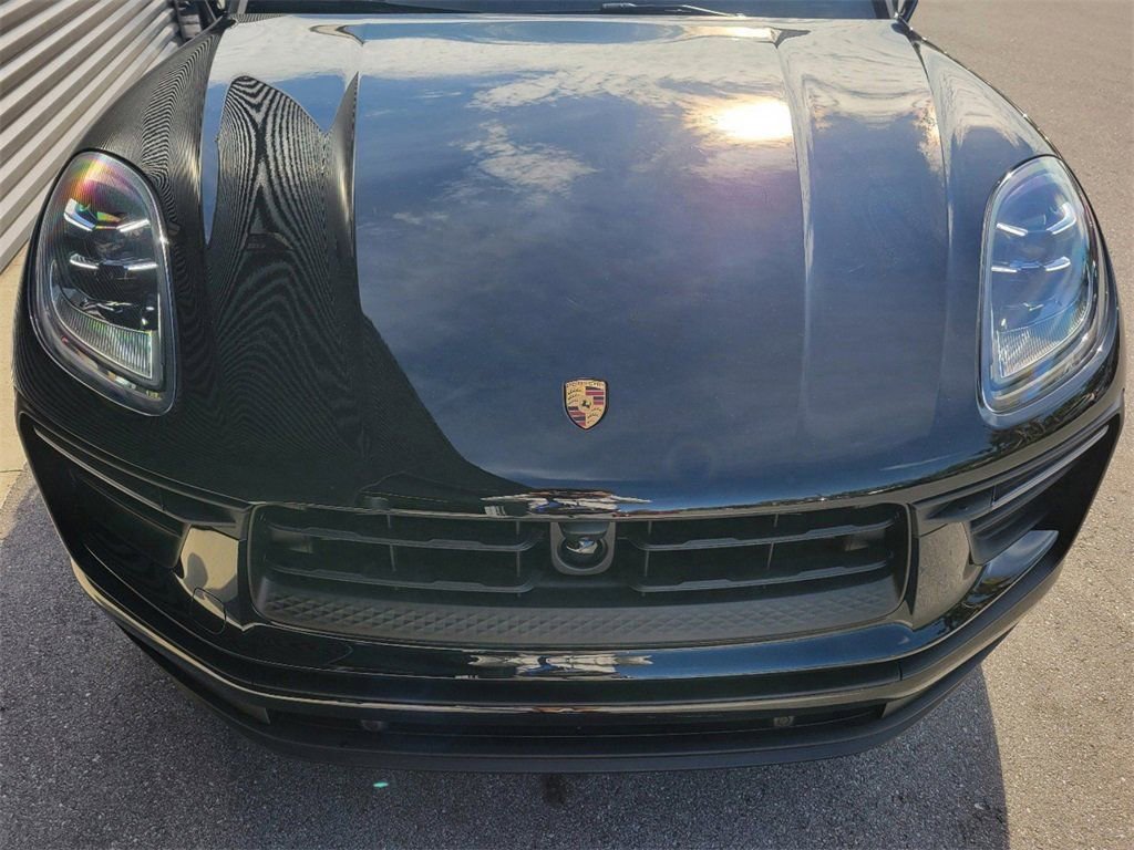 Certified 2025 Porsche Macan image 8