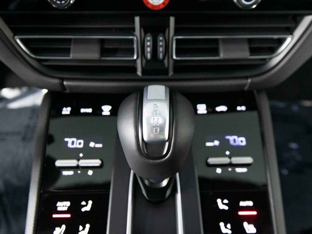 Certified 2025 Porsche Macan image 26