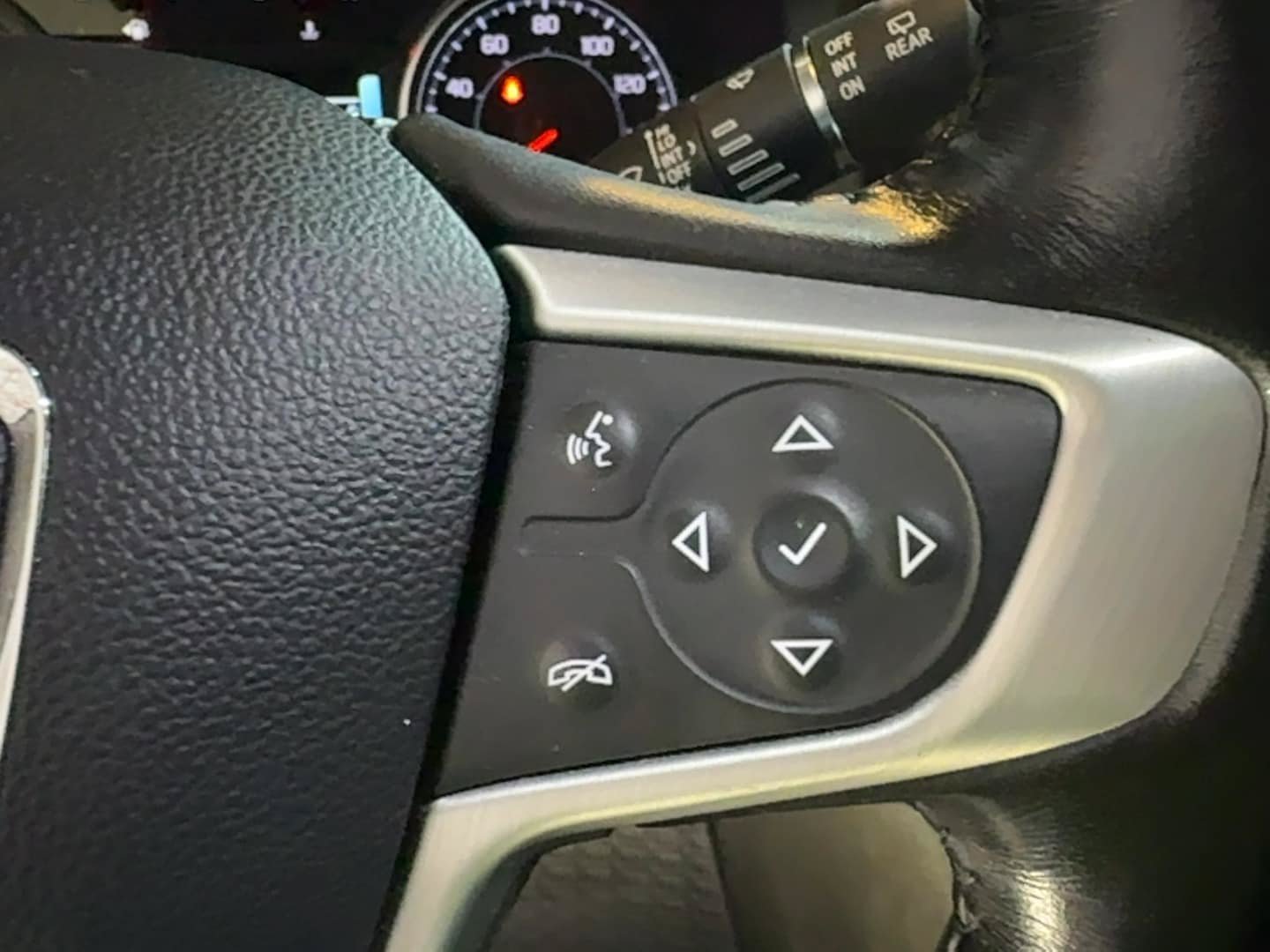 Used 2019 GMC Acadia SLT w/ LPO, Black Accent Package AWD/4WD image 18