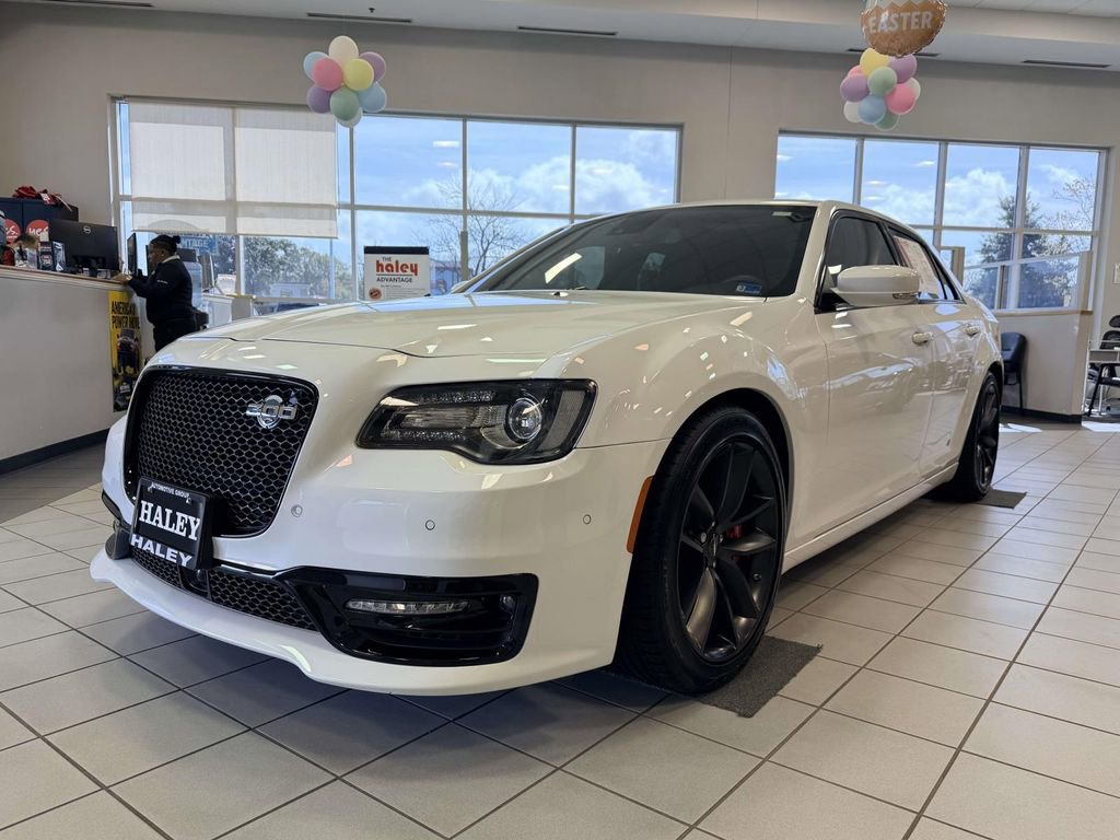 Used 2023 Chrysler 300 C image 23