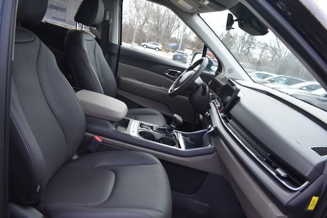 New 2026 Kia Carnival EX FWD image 14