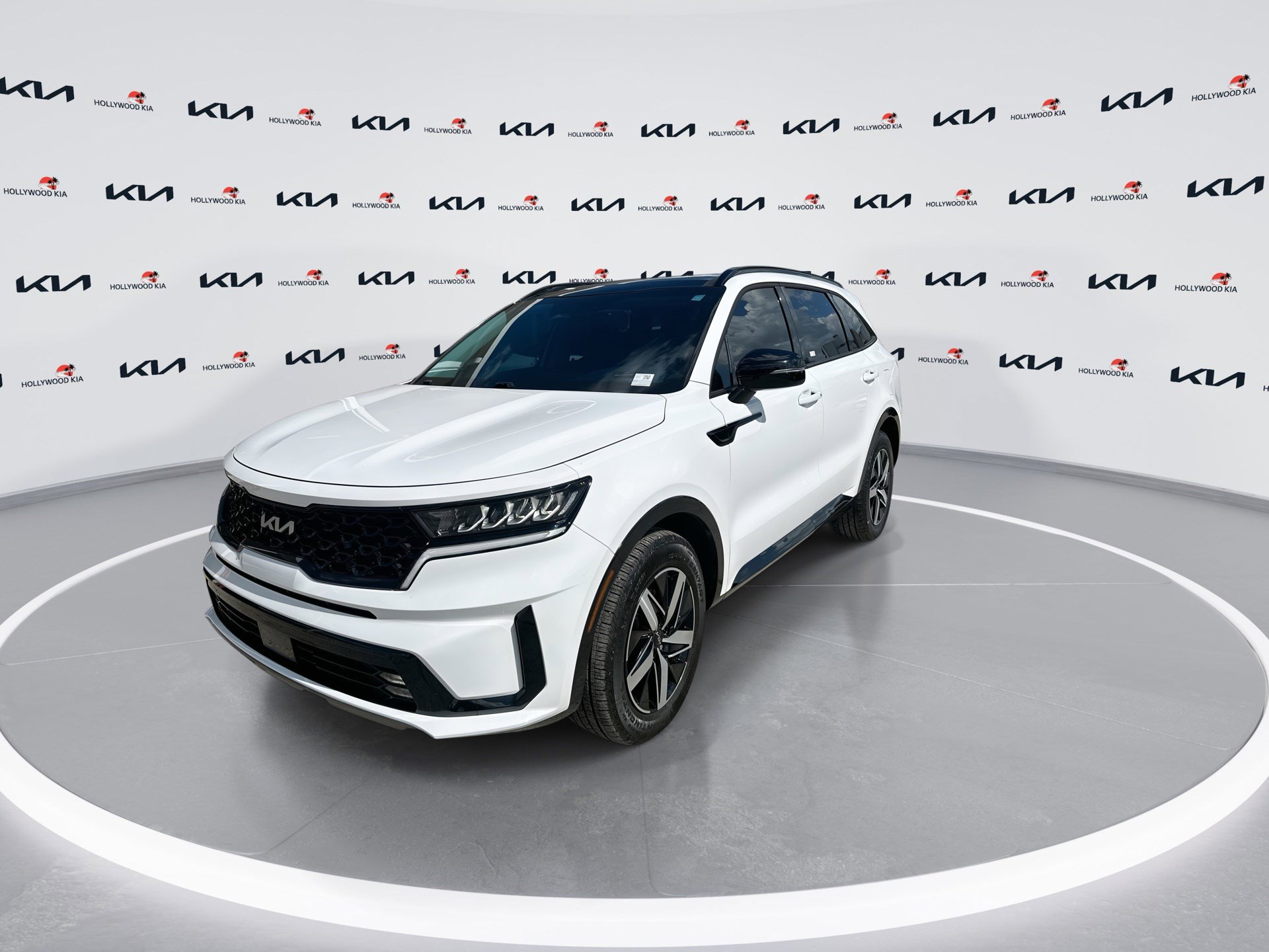 Used 2023 Kia Sorento EX w/ Panoramic Sunroof Package FWD image 4