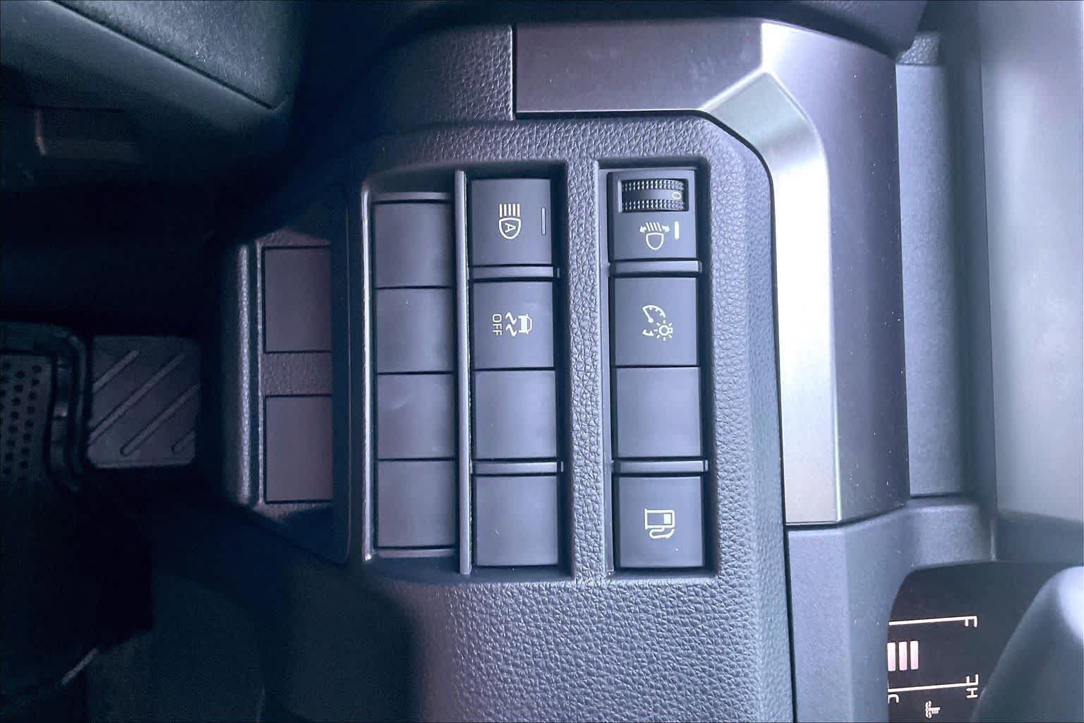 Used 2025 Toyota 4Runner SR5 AWD/4WD image 33