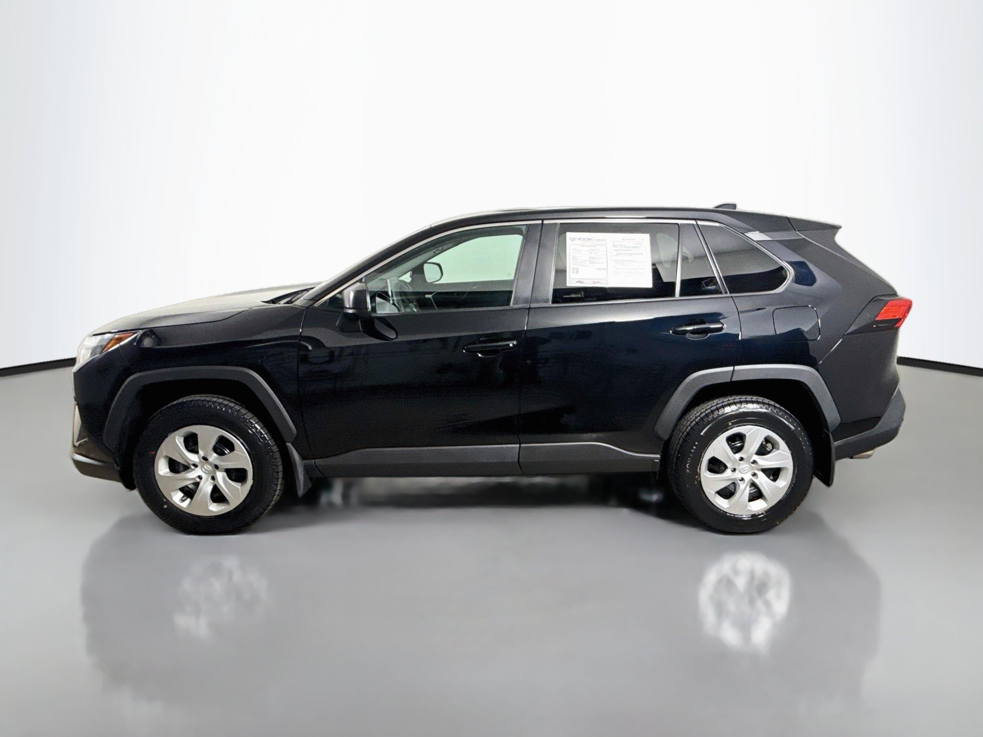 Used 2024 Toyota RAV4 LE AWD/4WD image 4