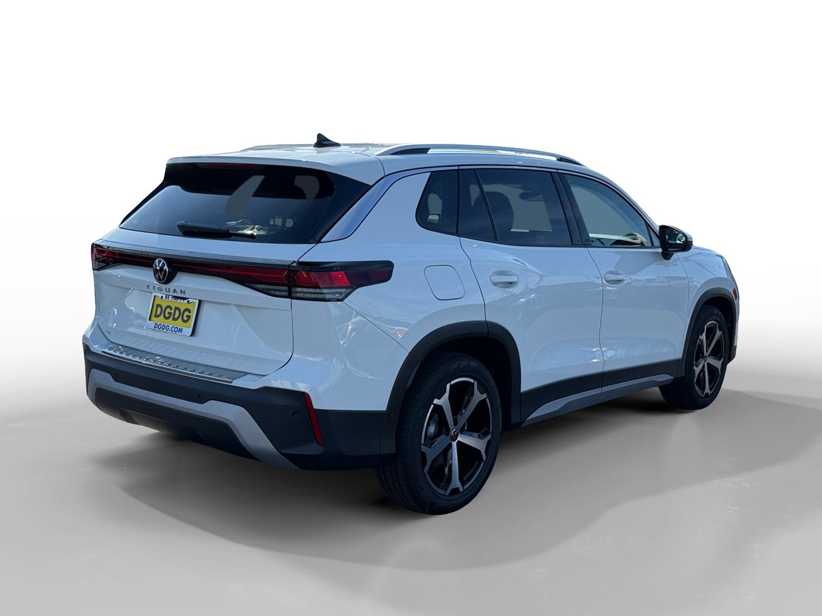 New 2026 Volkswagen Tiguan SE FWD image 5