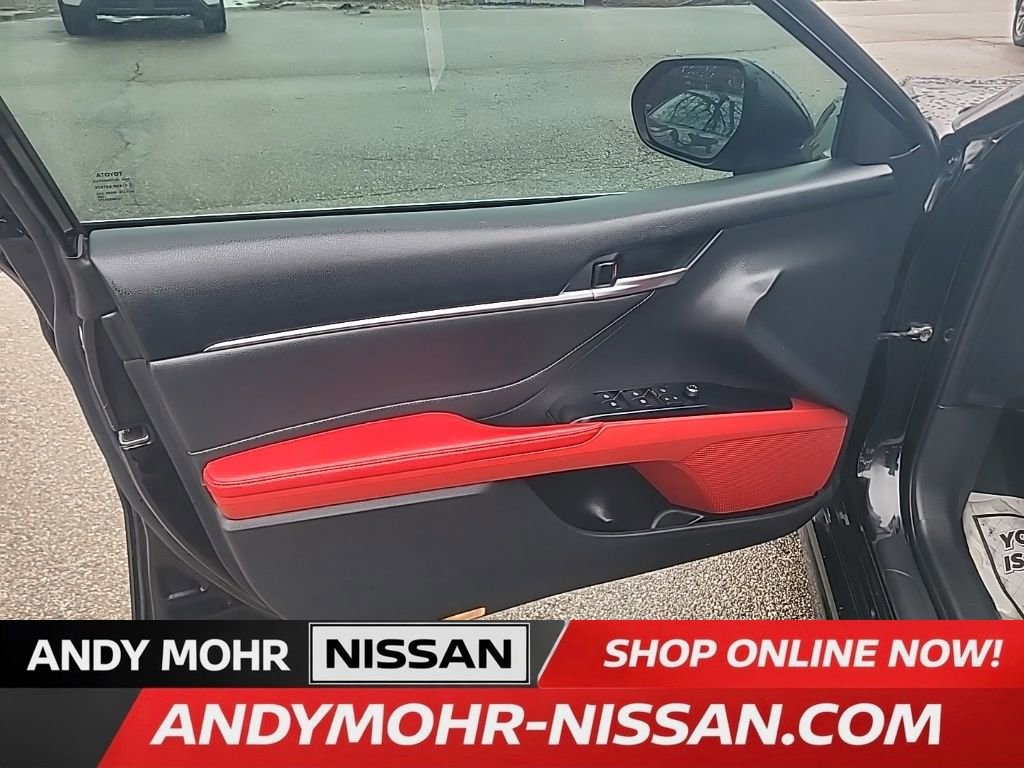 Used 2018 Toyota Camry XSE image 15