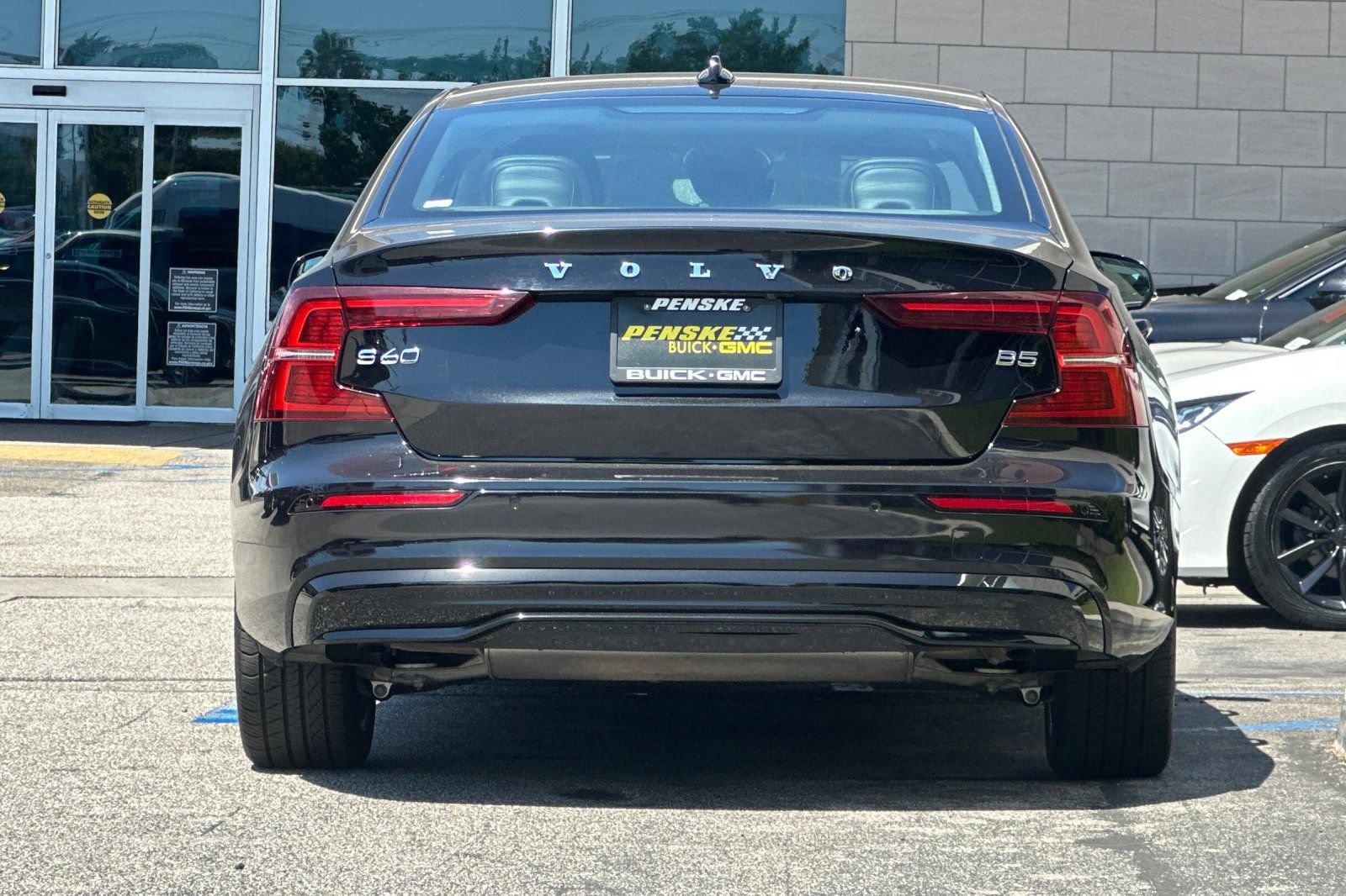 Used 2024 Volvo S60 B5 Core FWD image 5