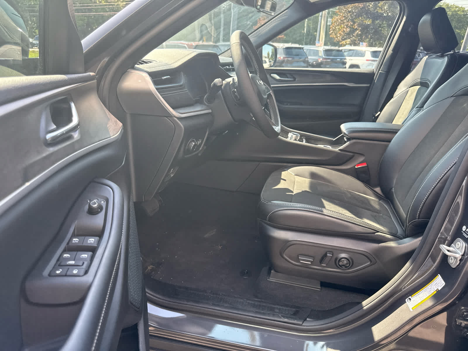 New 2026 Jeep Grand Cherokee Altitude AWD/4WD image 14