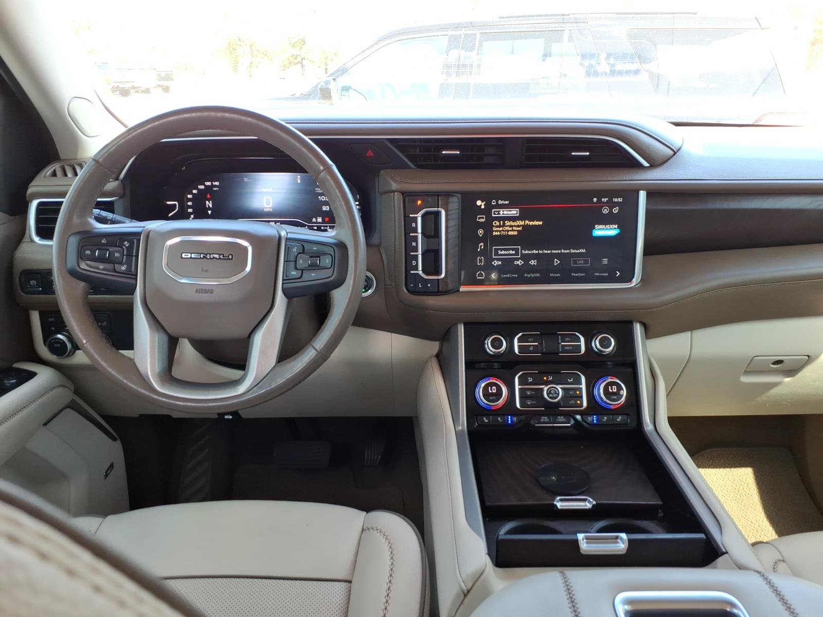 Used 2022 GMC Yukon XL Denali AWD/4WD image 11