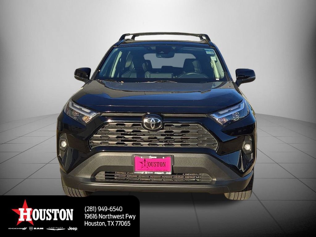 Used 2022 Toyota RAV4 XLE Premium image 9