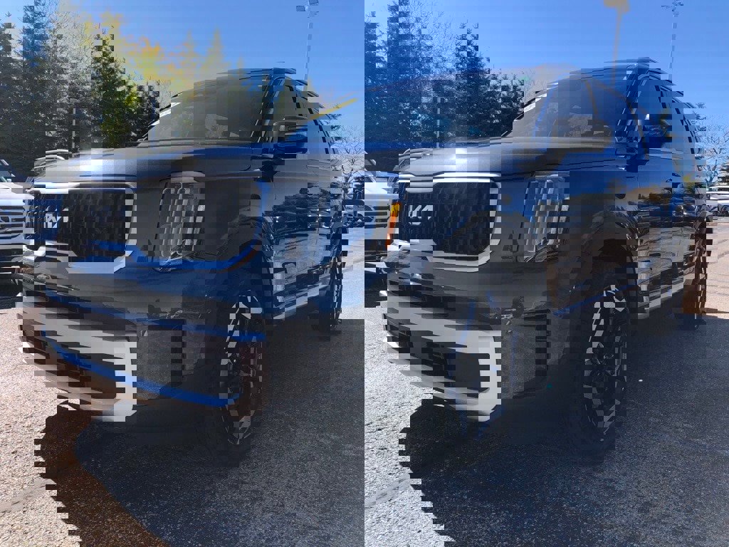 Used 2024 Kia Telluride EX w/ EX Captain's Chair Package image 3