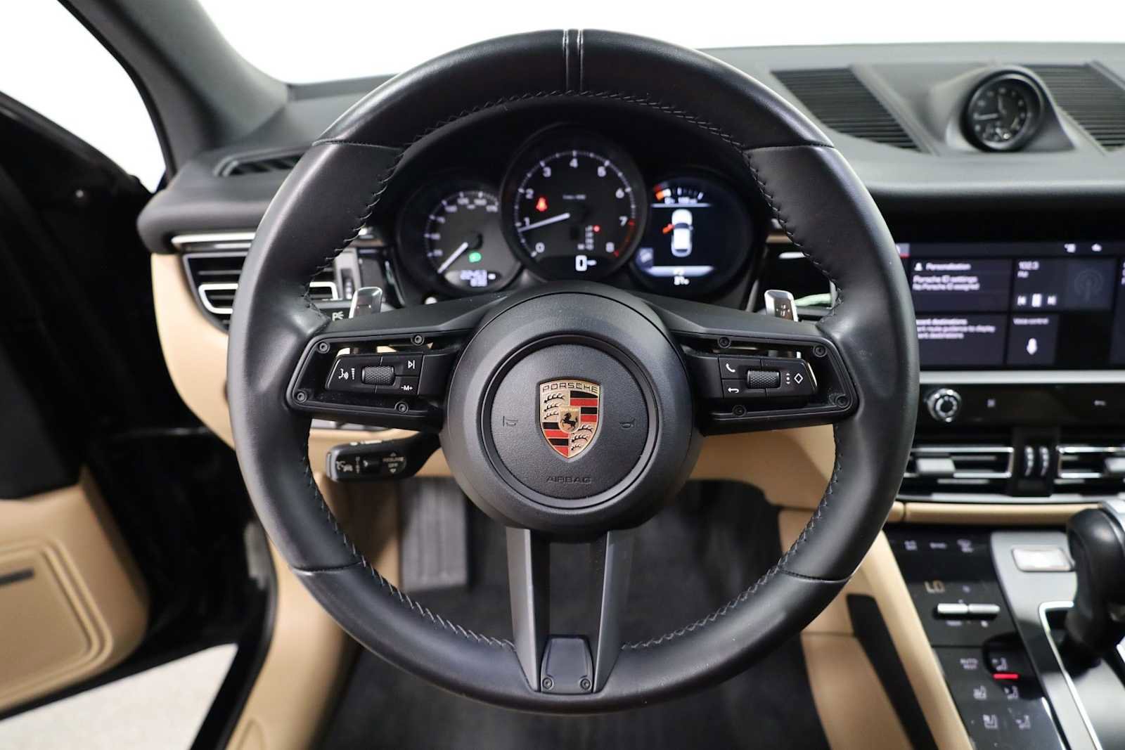 Certified 2024 Porsche Macan AWD/4WD image 25