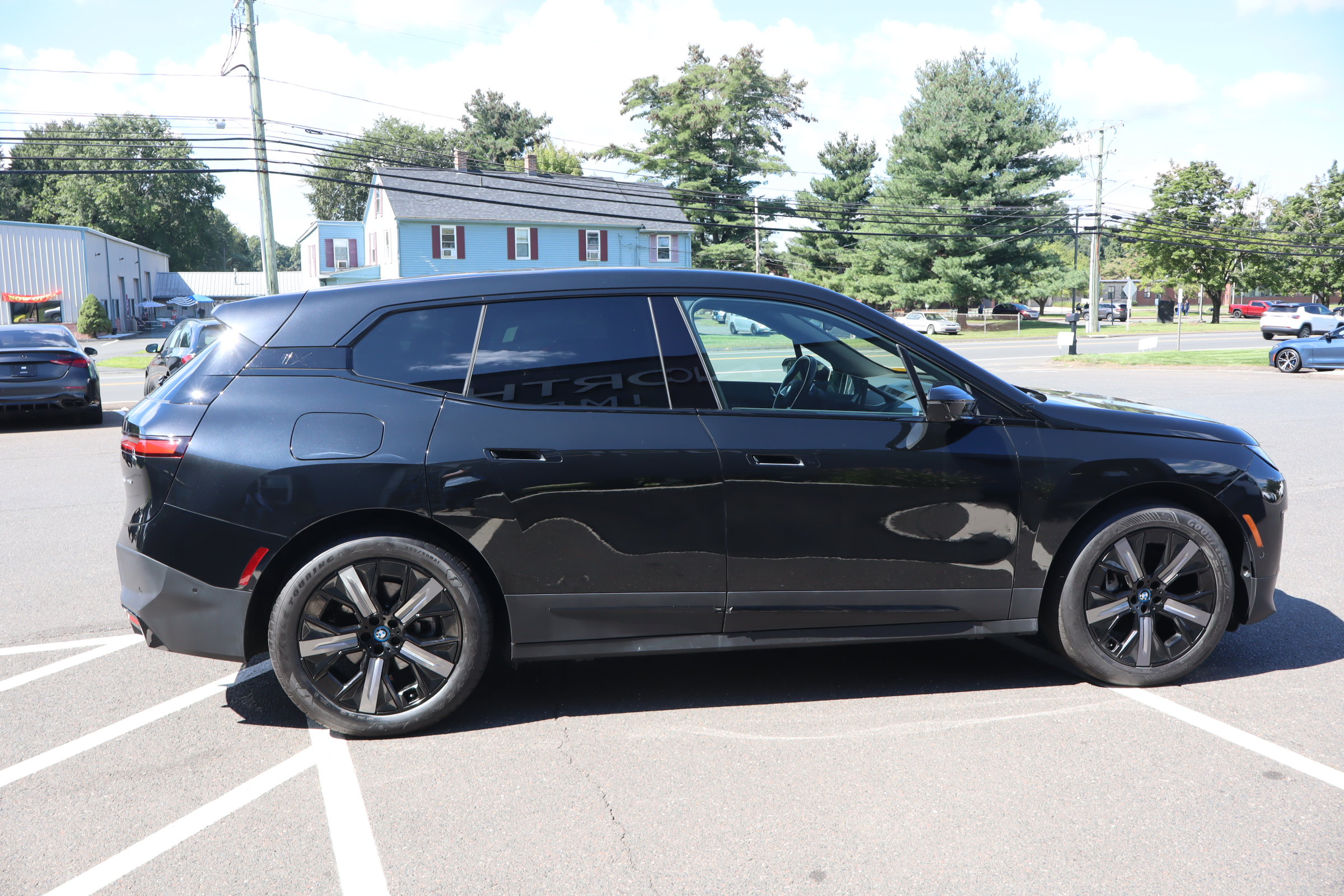 Used 2025 BMW iX xDrive50 w/ Convenience Package AWD/4WD image 6