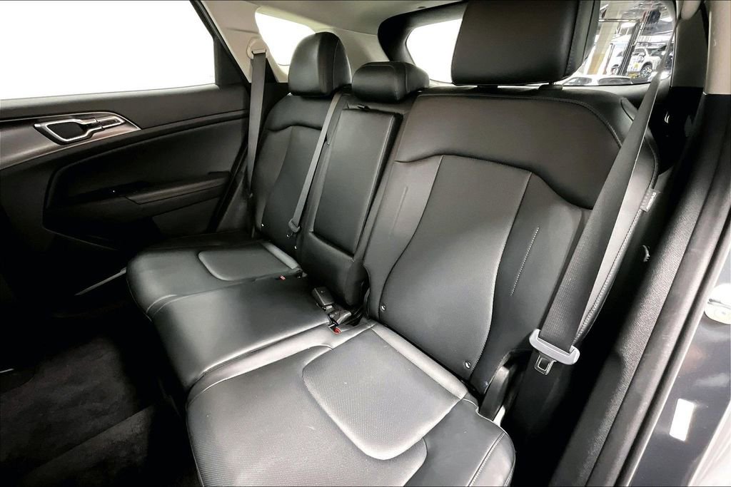 Used 2024 Kia Sportage EX image 34