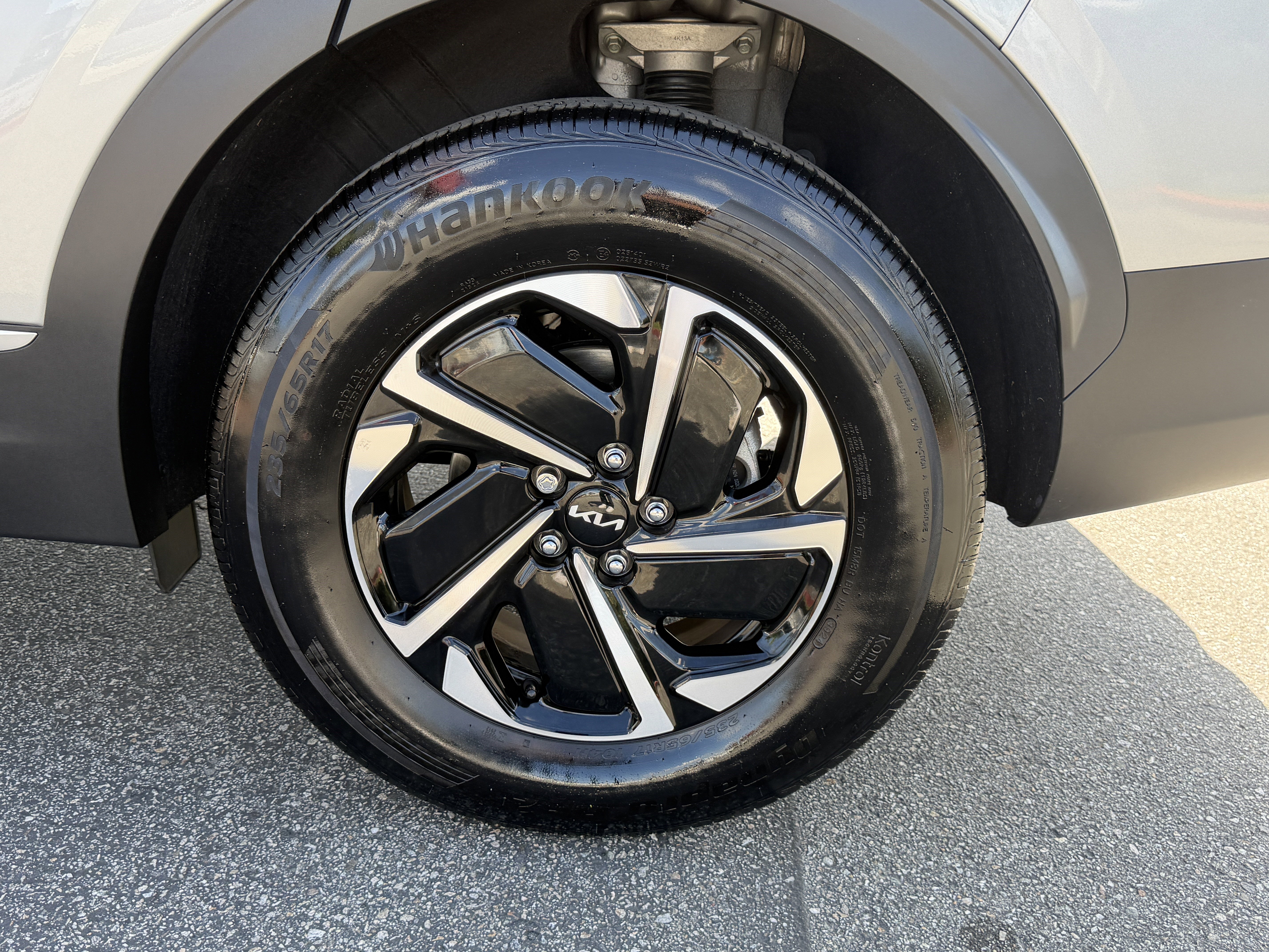 Certified 2025 Kia Sportage LX AWD/4WD image 11