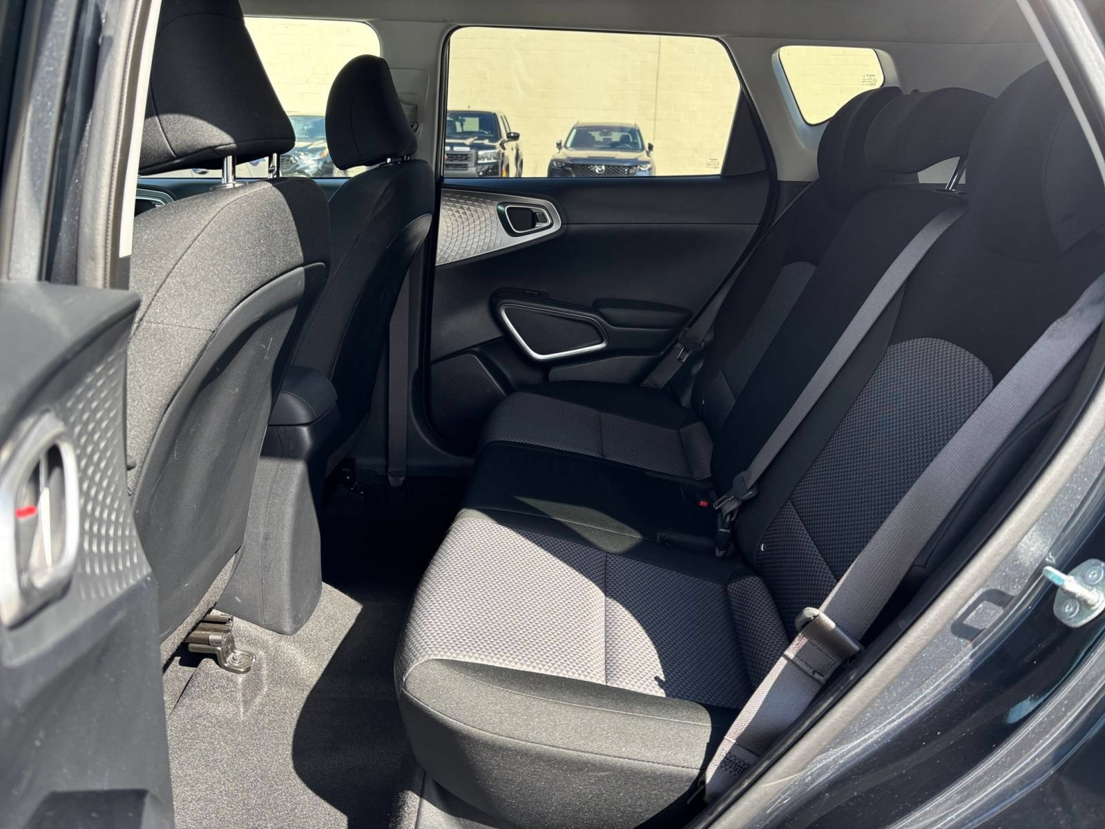 Used 2025 Kia Soul LX w/ LX Technology Package FWD image 24
