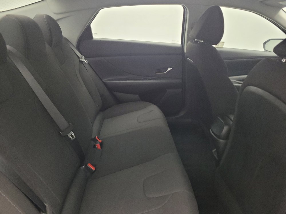 Used 2025 Hyundai Elantra SE FWD image 19