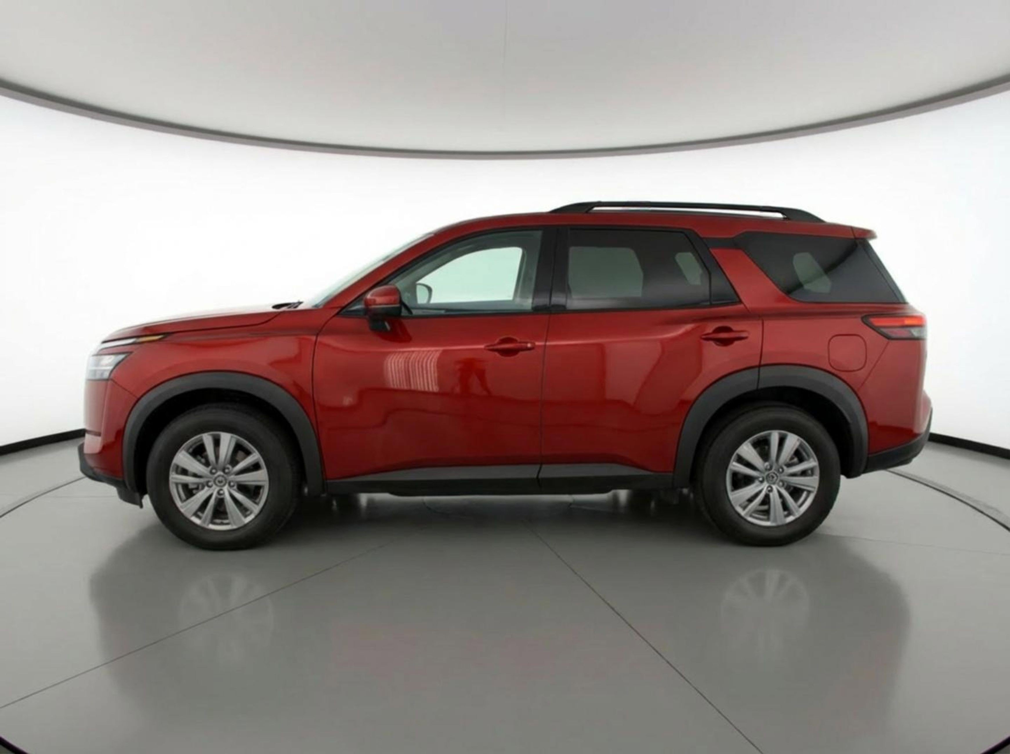 Used 2025 Nissan Pathfinder SV image 5