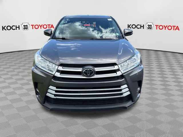 Used 2019 Toyota Highlander Plus AWD/4WD image 2