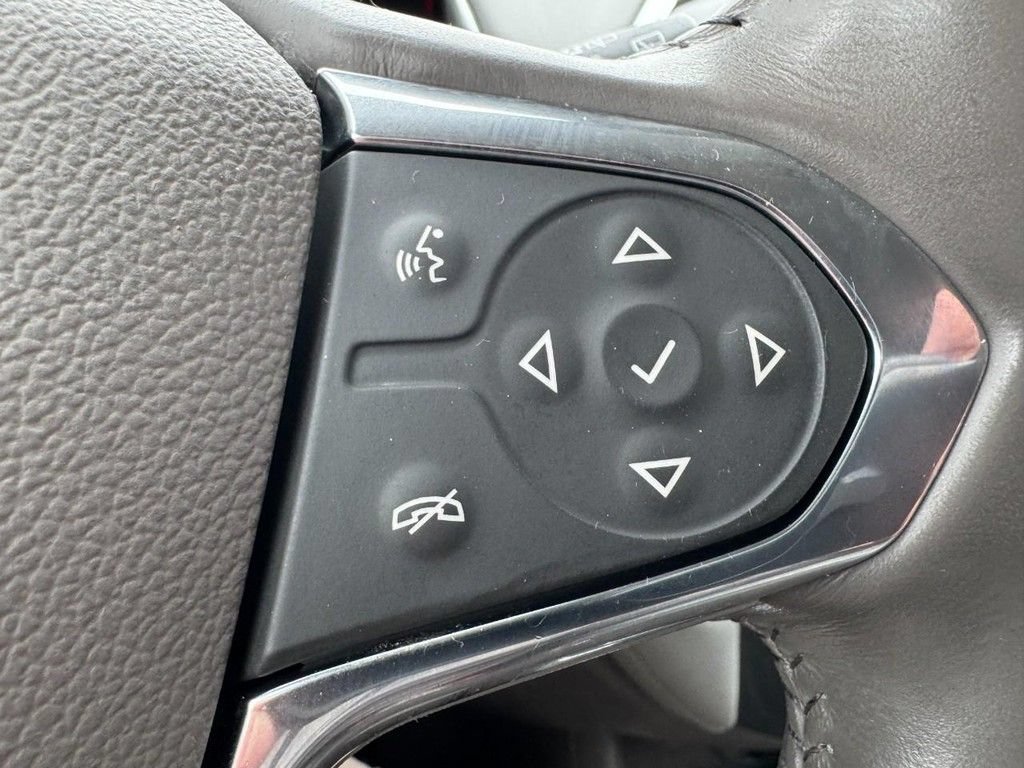 Used 2019 Chevrolet Traverse LT FWD image 17